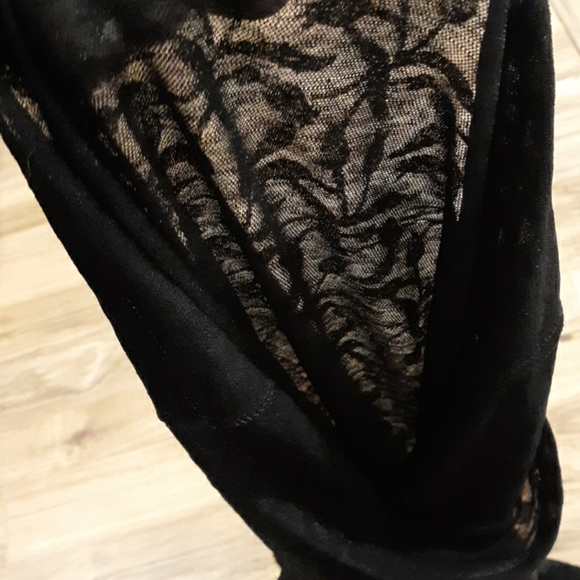 Banana Republic Black Lace Sheer Long Sleeve Top. - Picture 6 of 7